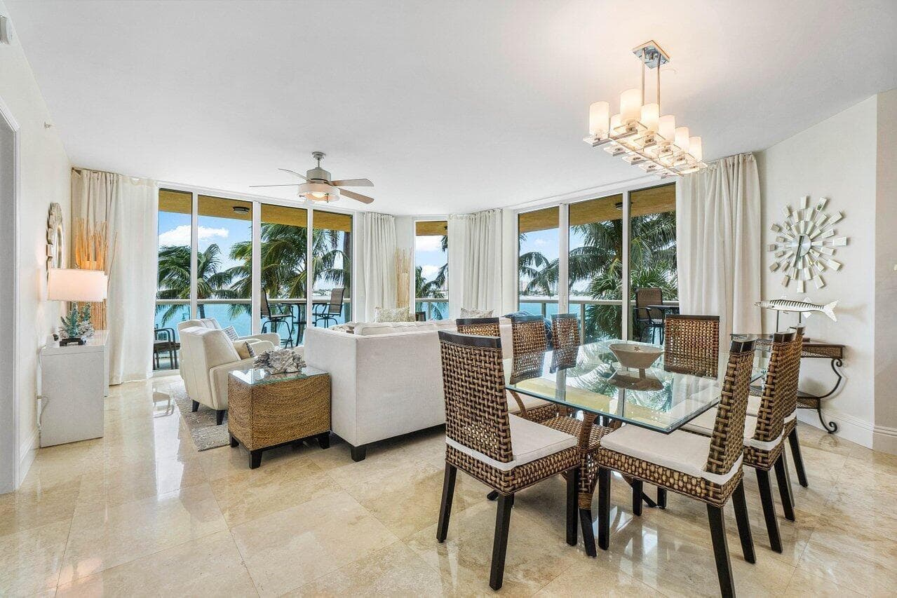 2650 Lake Shore Drive 206 photo 6