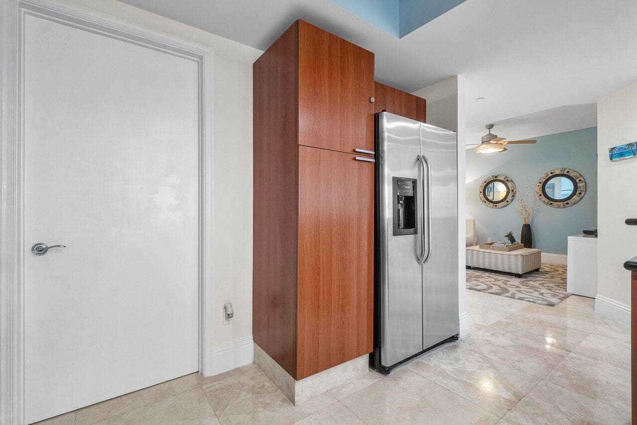 2650 Lake Shore Drive 206 photo 16