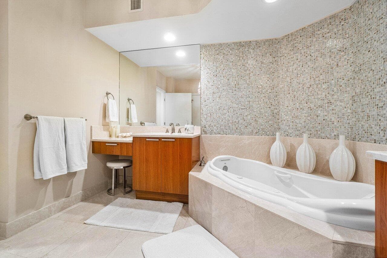 2650 Lake Shore Drive 206 photo 22