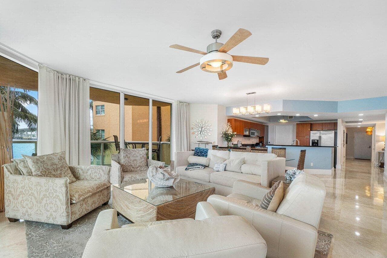 2650 Lake Shore Drive 206 photo 3
