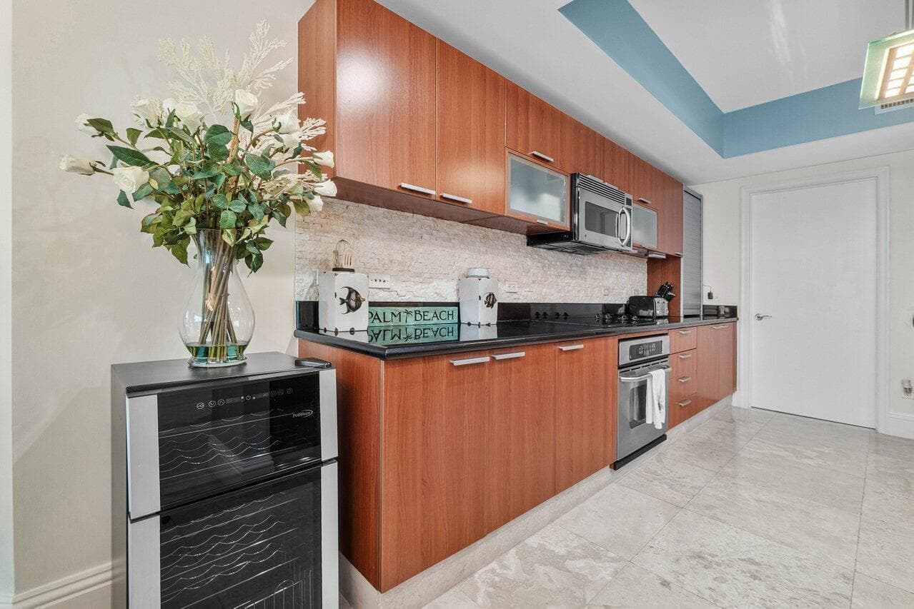 2650 Lake Shore Drive 206 photo 14