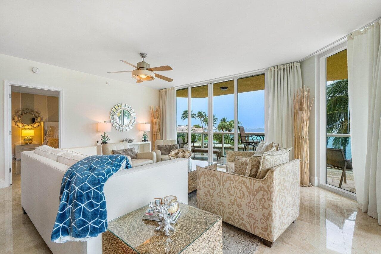 2650 Lake Shore Drive 206 photo 4