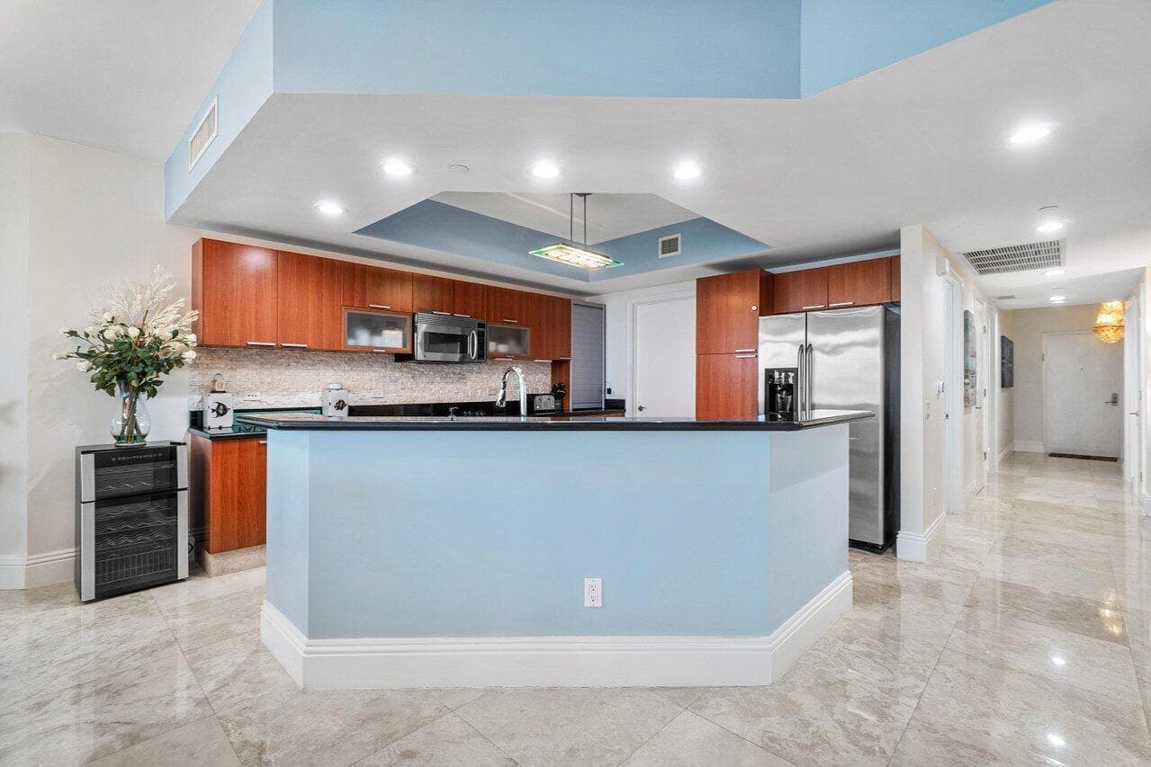 2650 Lake Shore Drive 206 photo 8