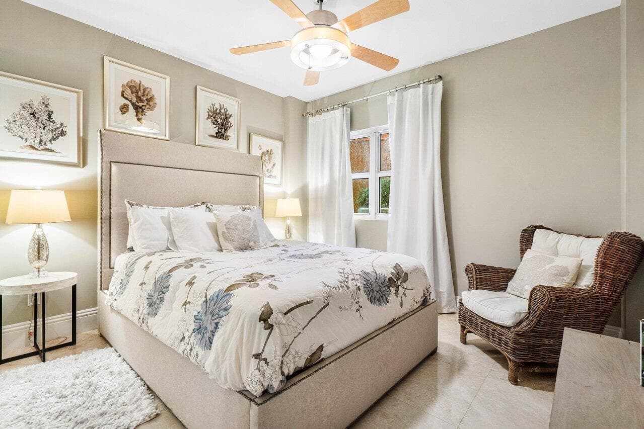 2650 Lake Shore Drive 206 photo 25