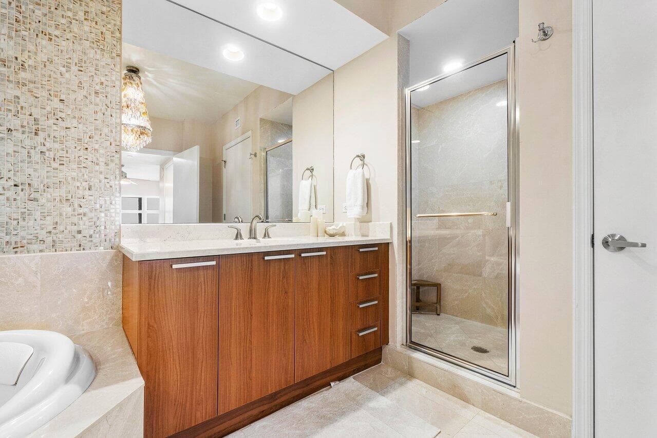 2650 Lake Shore Drive 206 photo 21