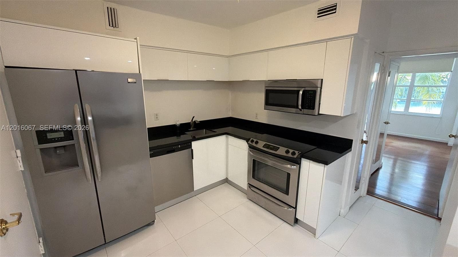 5700 Collins Ave 3H photo 17