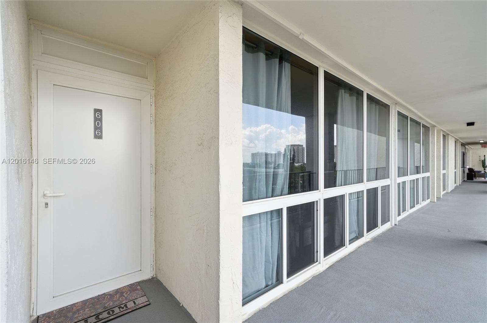 521 Riverside Dr 606 photo 2