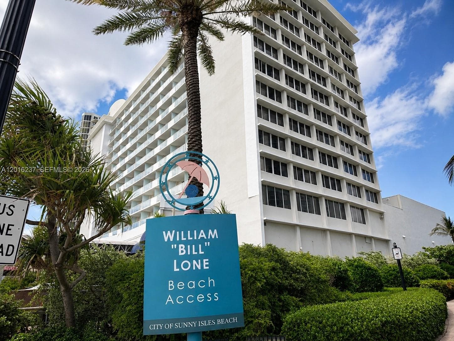 19201 Collins Ave 707 photo 17