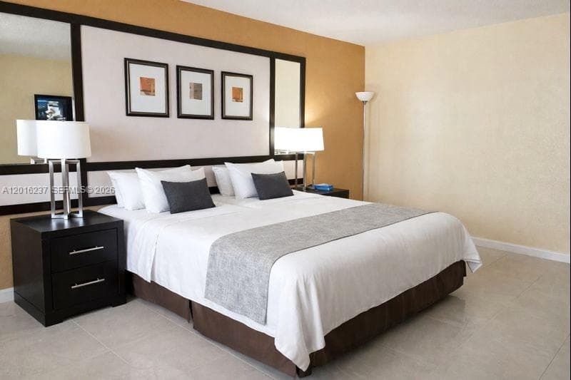 19201 Collins Ave 707 photo 9