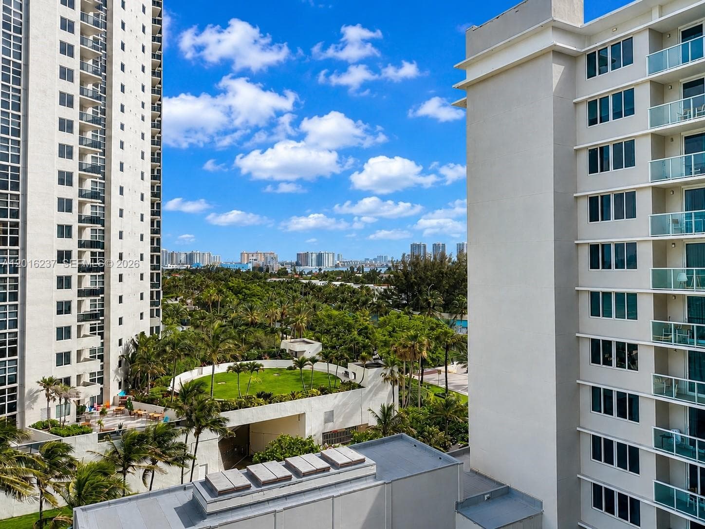 19201 Collins Ave 707 photo 8