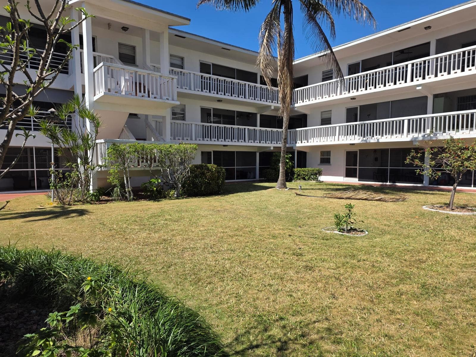 600 Pine Drive 103 photo 1