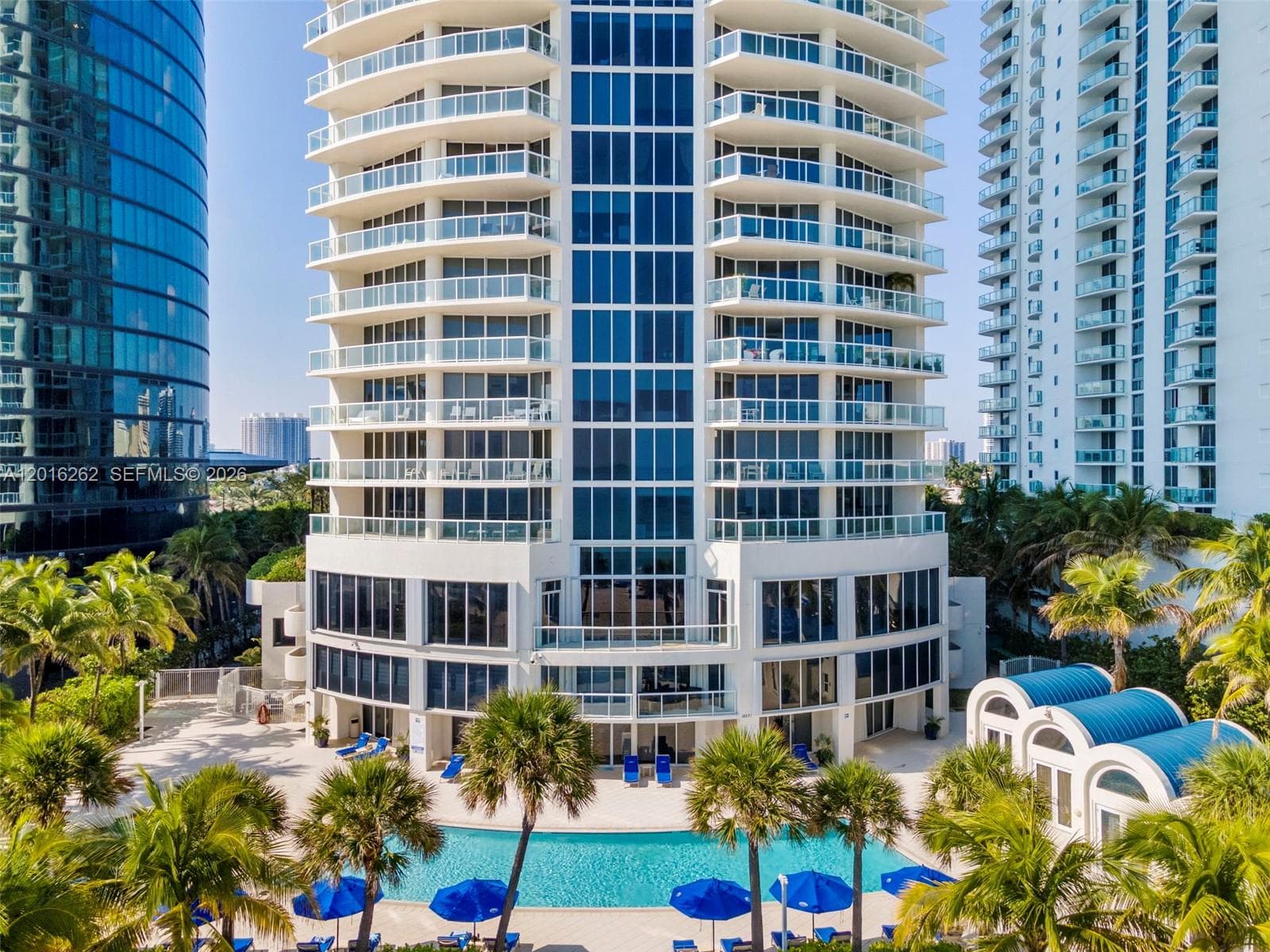 18671 Collins Ave 404 photo 2