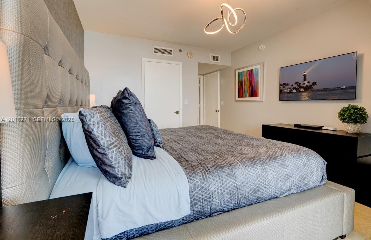 1830 Ocean Dr 4903 photo 24