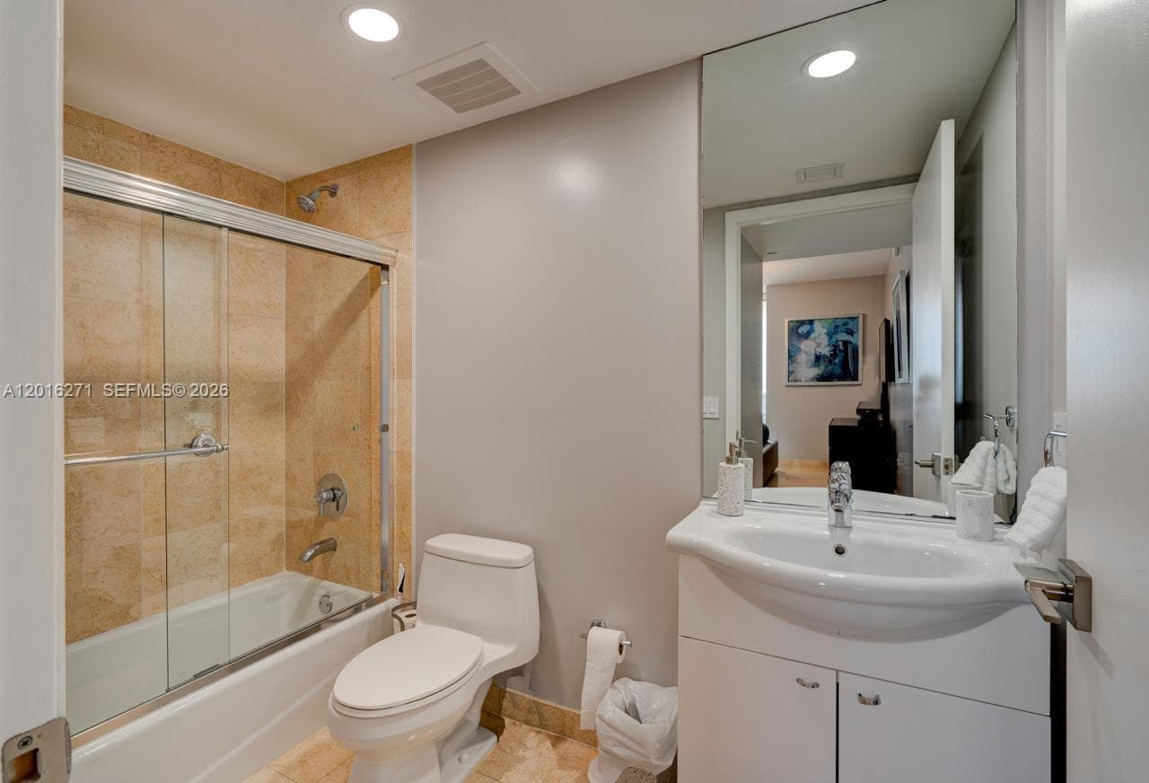 1830 Ocean Dr 4903 photo 4