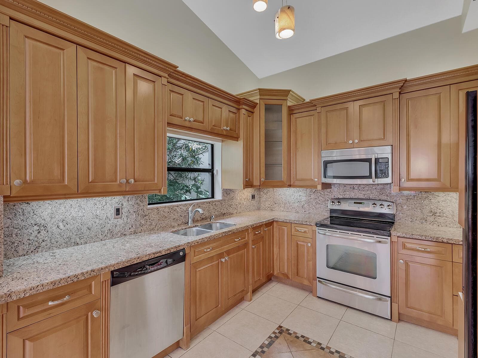 7747 Villa Nova Drive photo 15