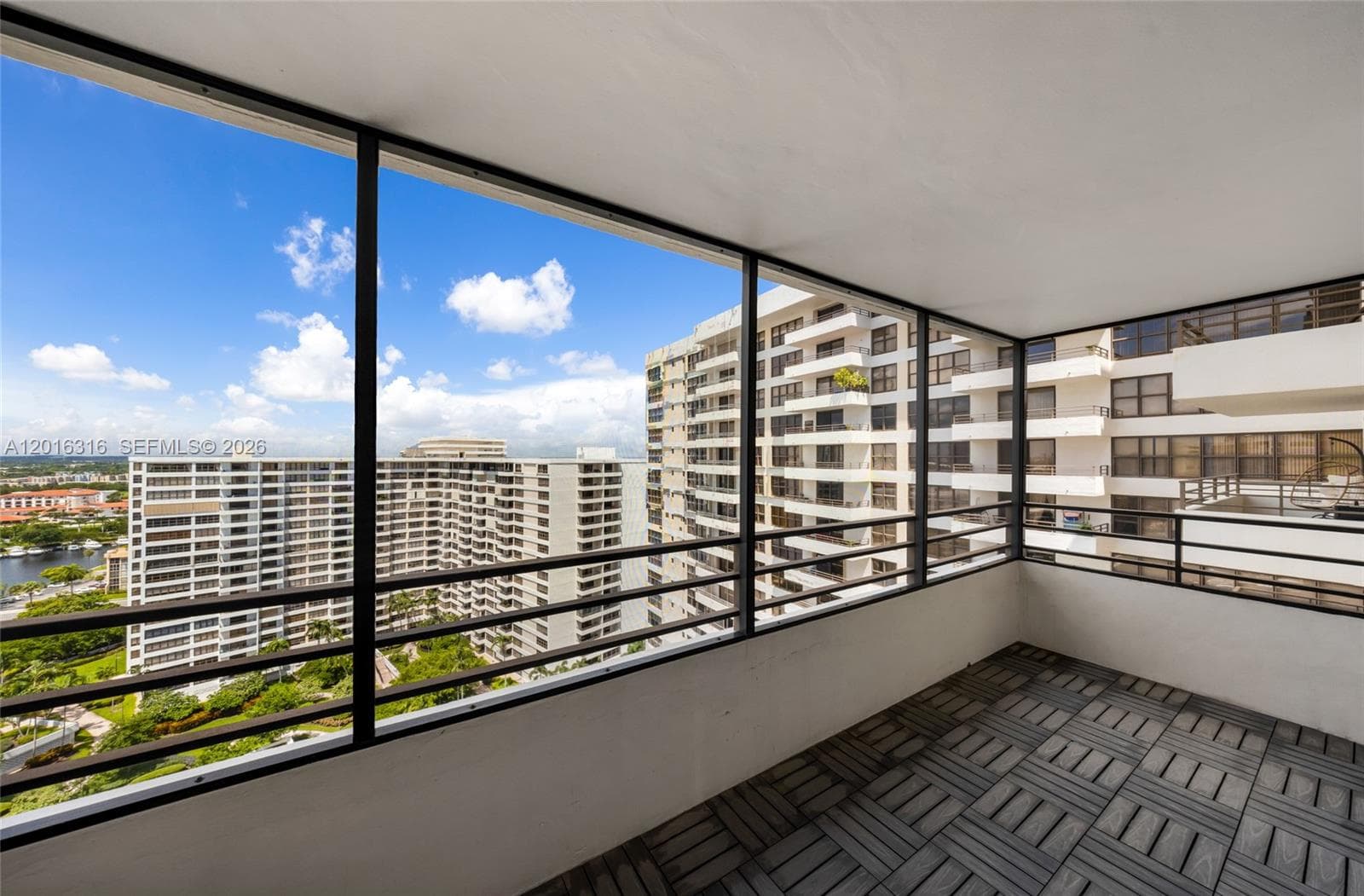 2500 Parkview Dr 2119 photo 20