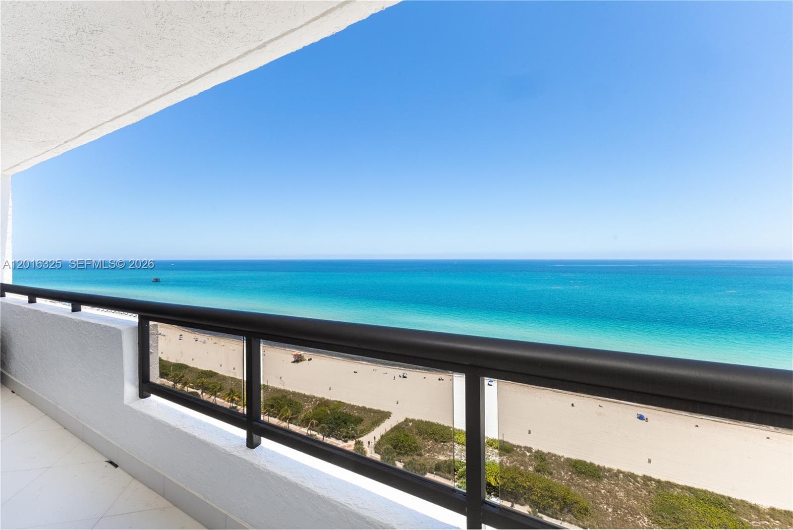 2555 Collins Ave 2205 photo 2