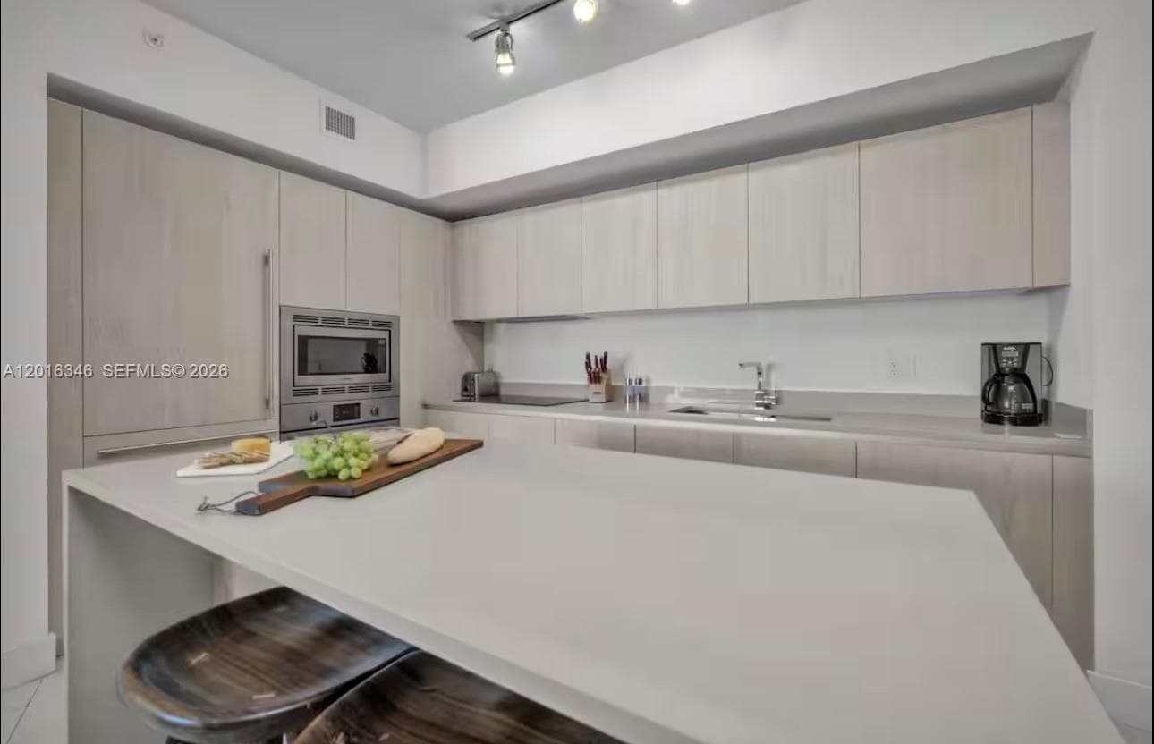 4111 Ocean Dr 1610 photo 5