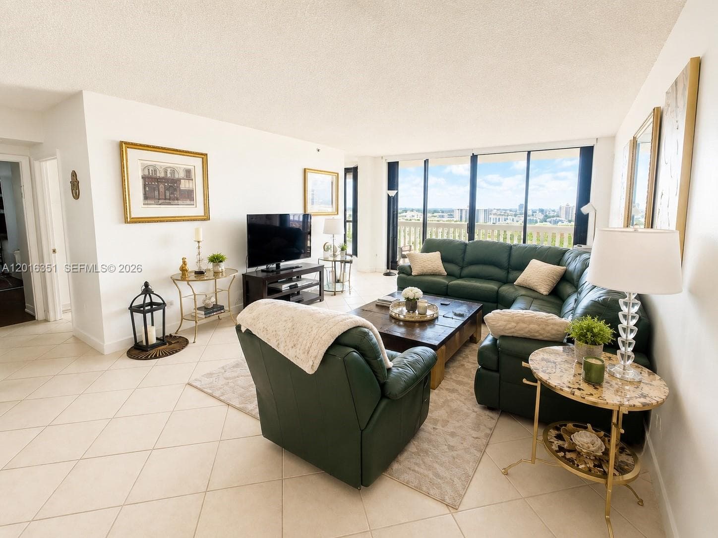2000 Island Blvd 2710 photo 6