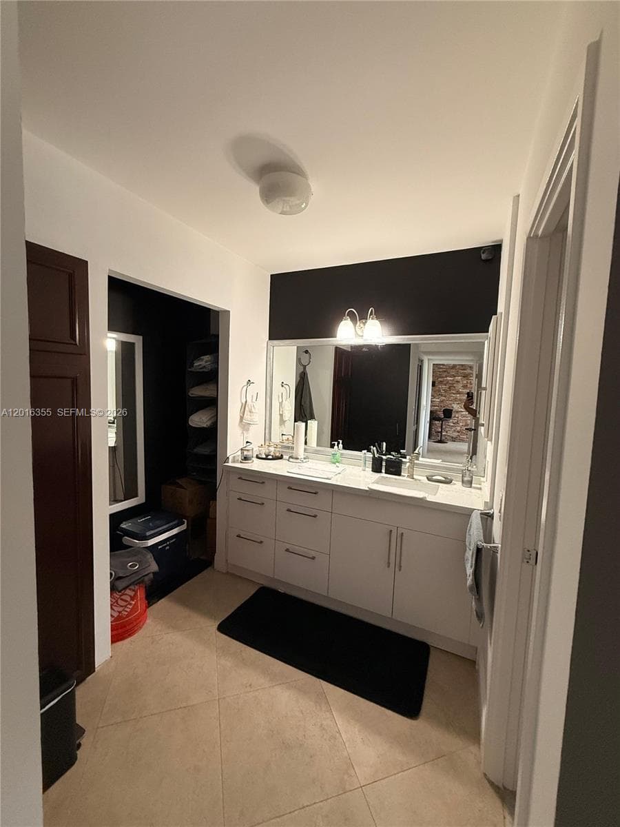 3701 Country Club Dr 502 photo 10