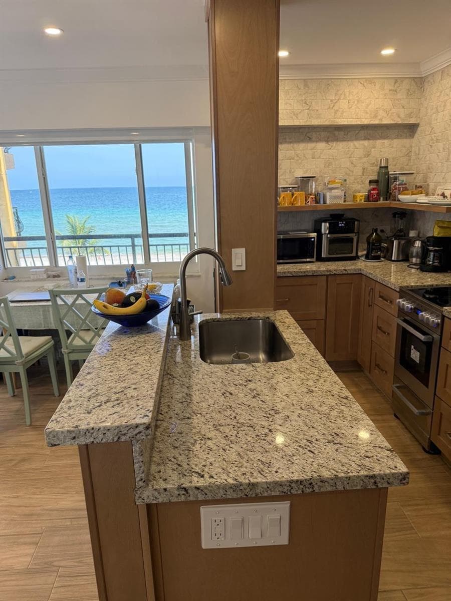 1815 N Surf Road 402 photo 14