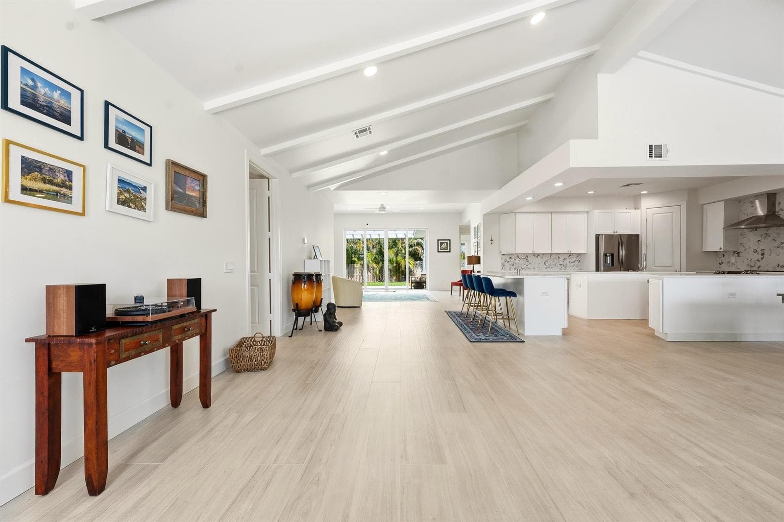 1123 Granada photo 6