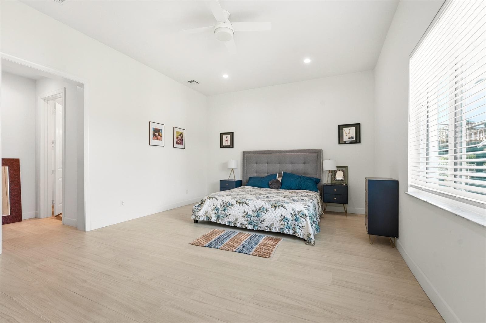 1123 Granada photo 21