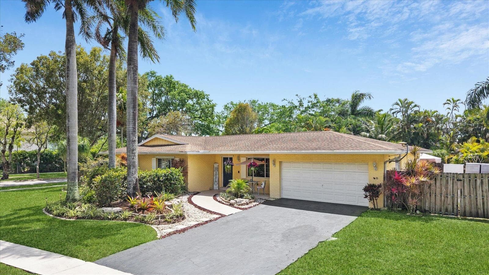 5900 SW 18th Street photo 2