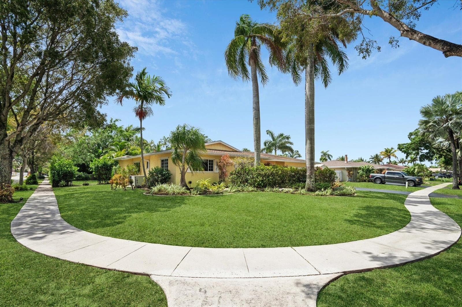 5900 SW 18th Street photo 3