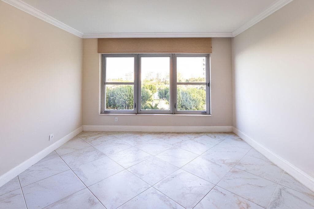 875 E Camino Real photo 23