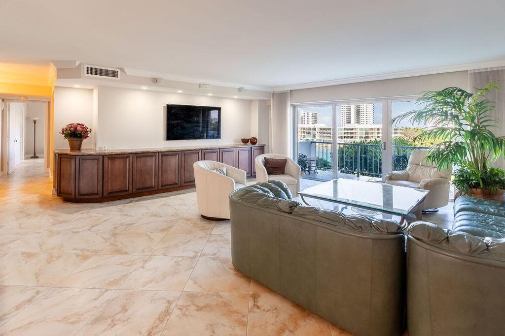 875 E Camino Real photo 3