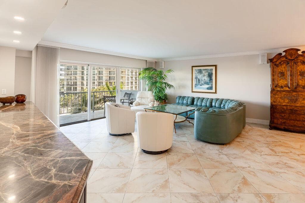 875 E Camino Real photo 11