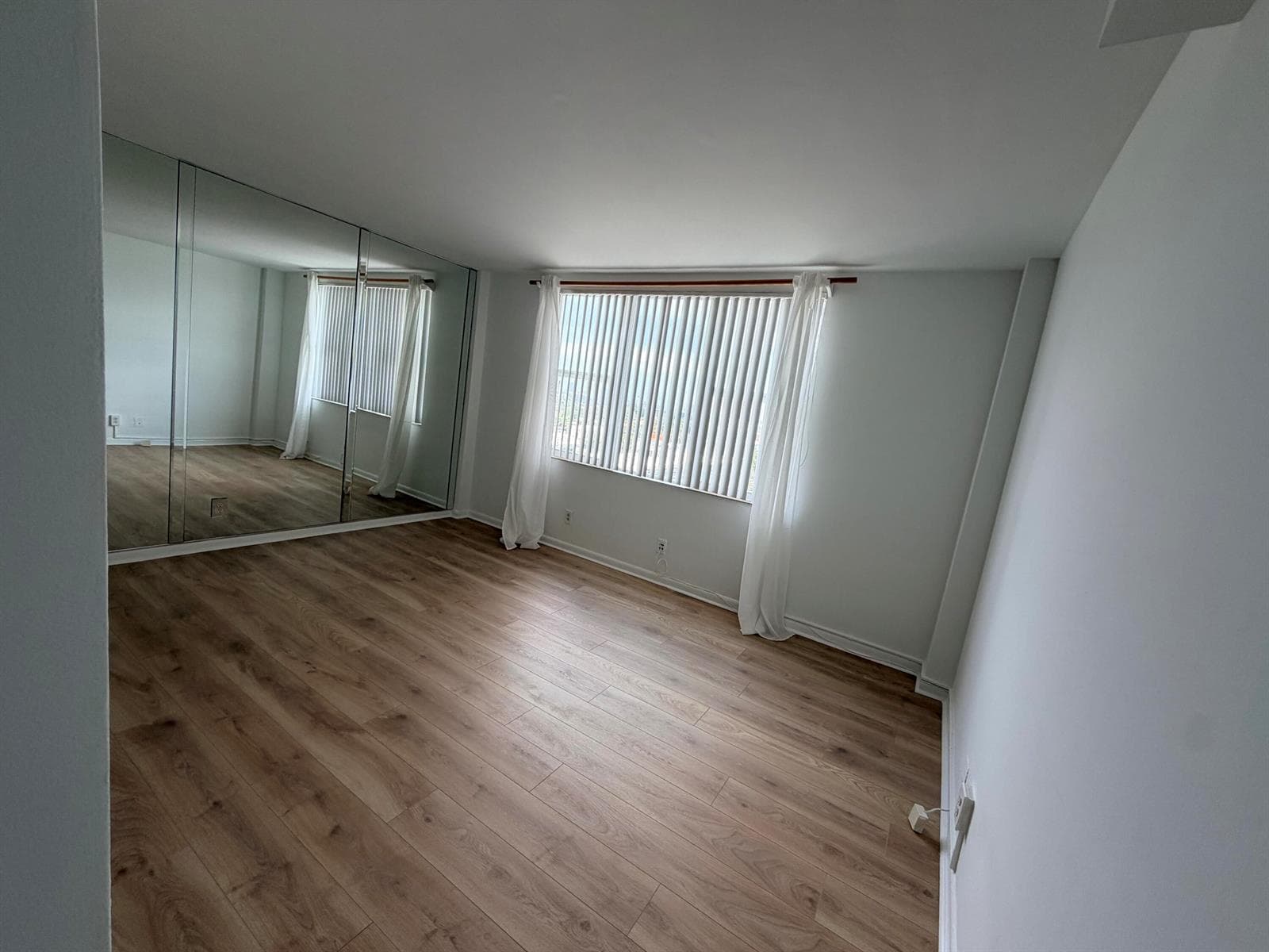 9195 Collins Avenue 913 photo 7