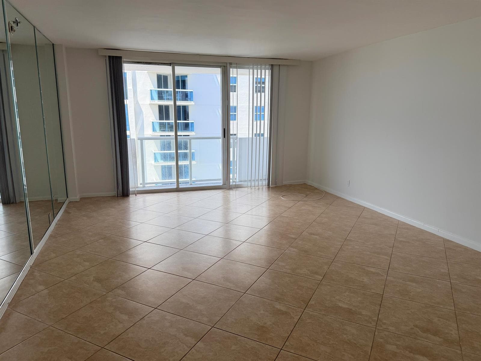 9195 Collins Avenue 913 photo 3