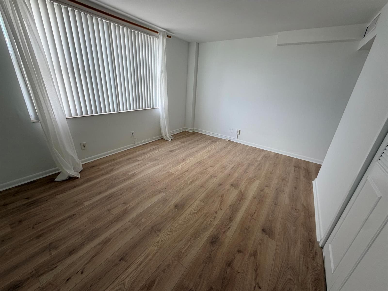 9195 Collins Avenue 913 photo 8