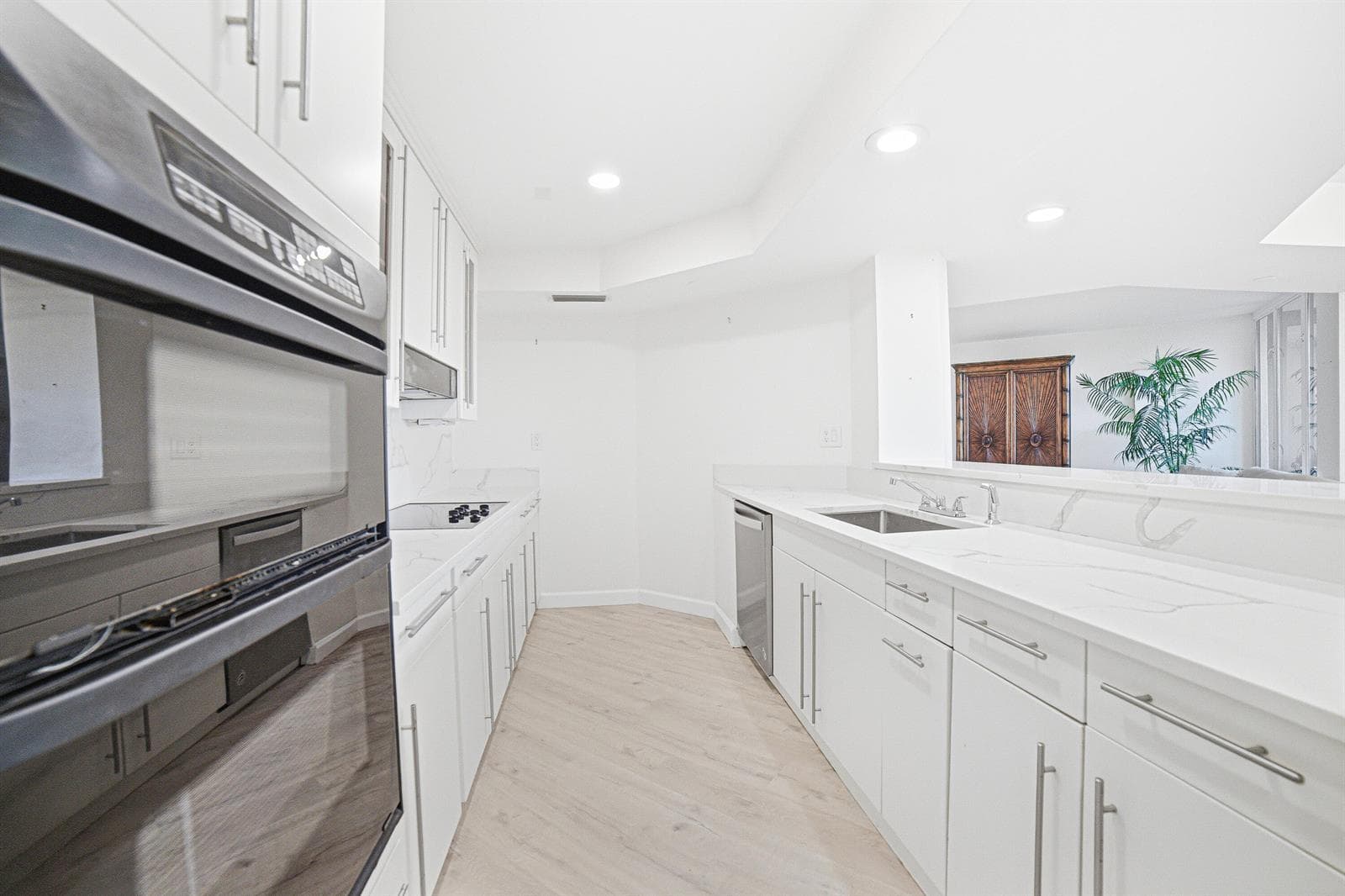 100 SE 5th Avenue photo 18