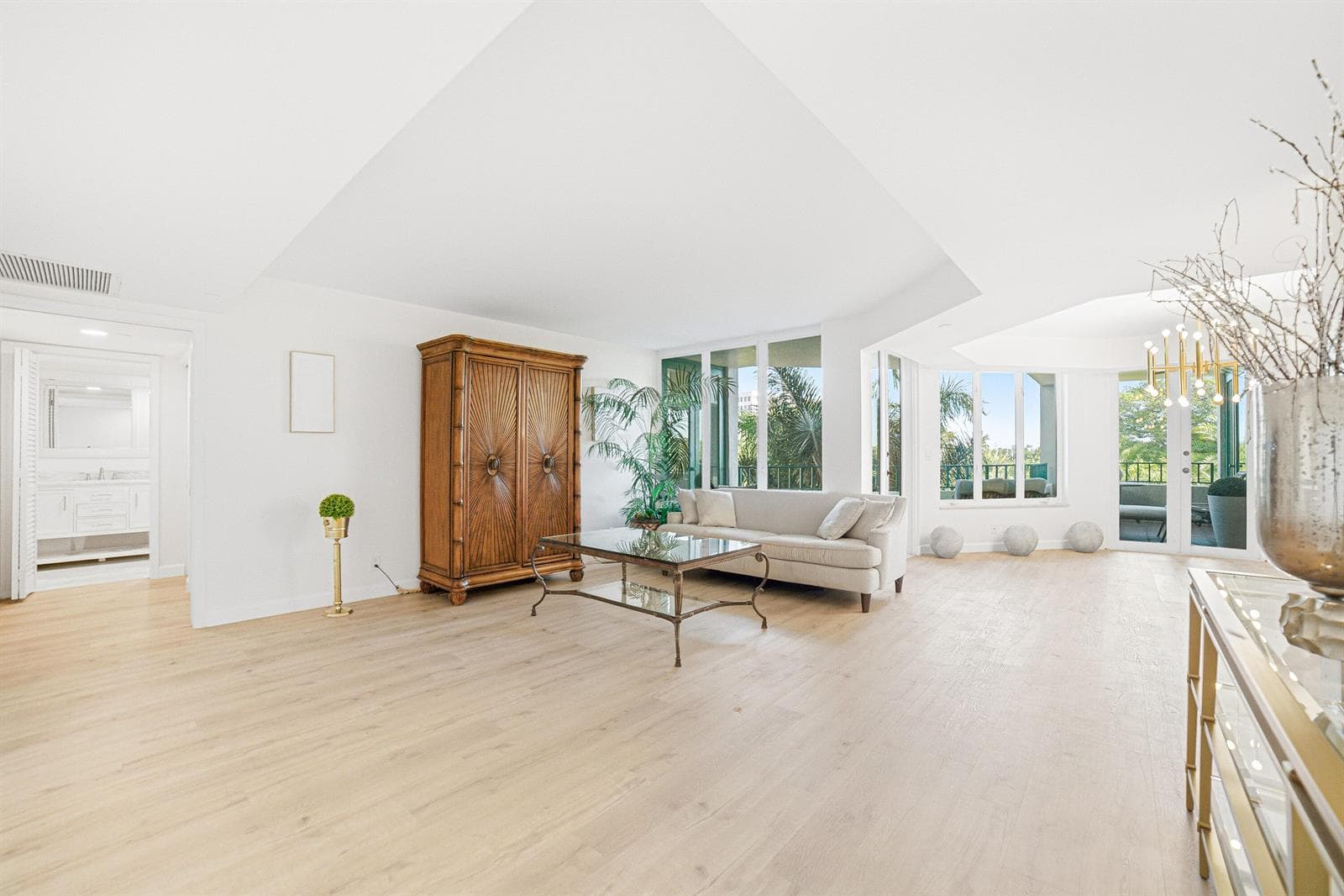 100 SE 5th Avenue photo 11