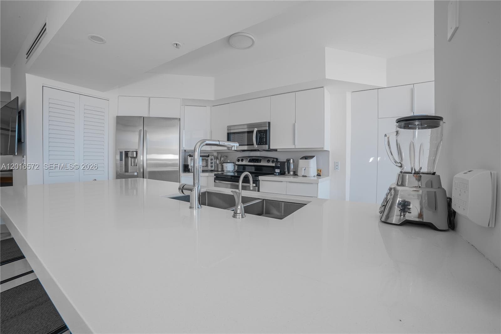 6301 Collins Ave 1102 photo 10
