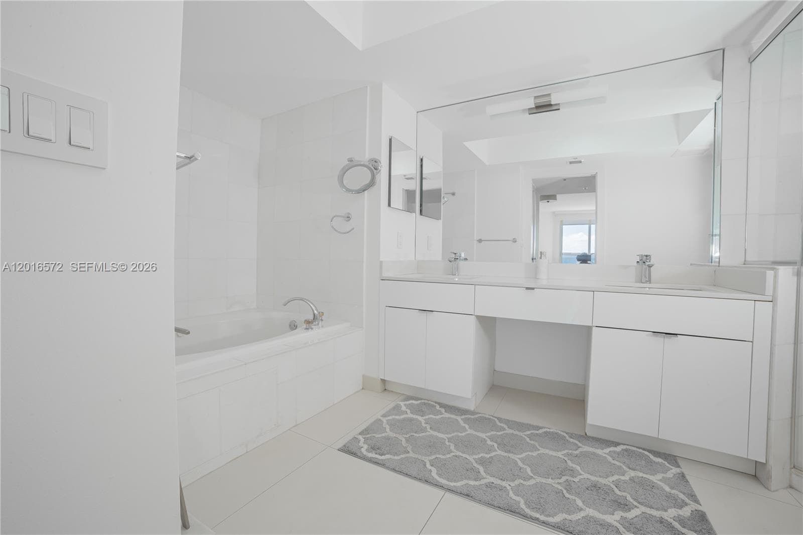 6301 Collins Ave 1102 photo 18