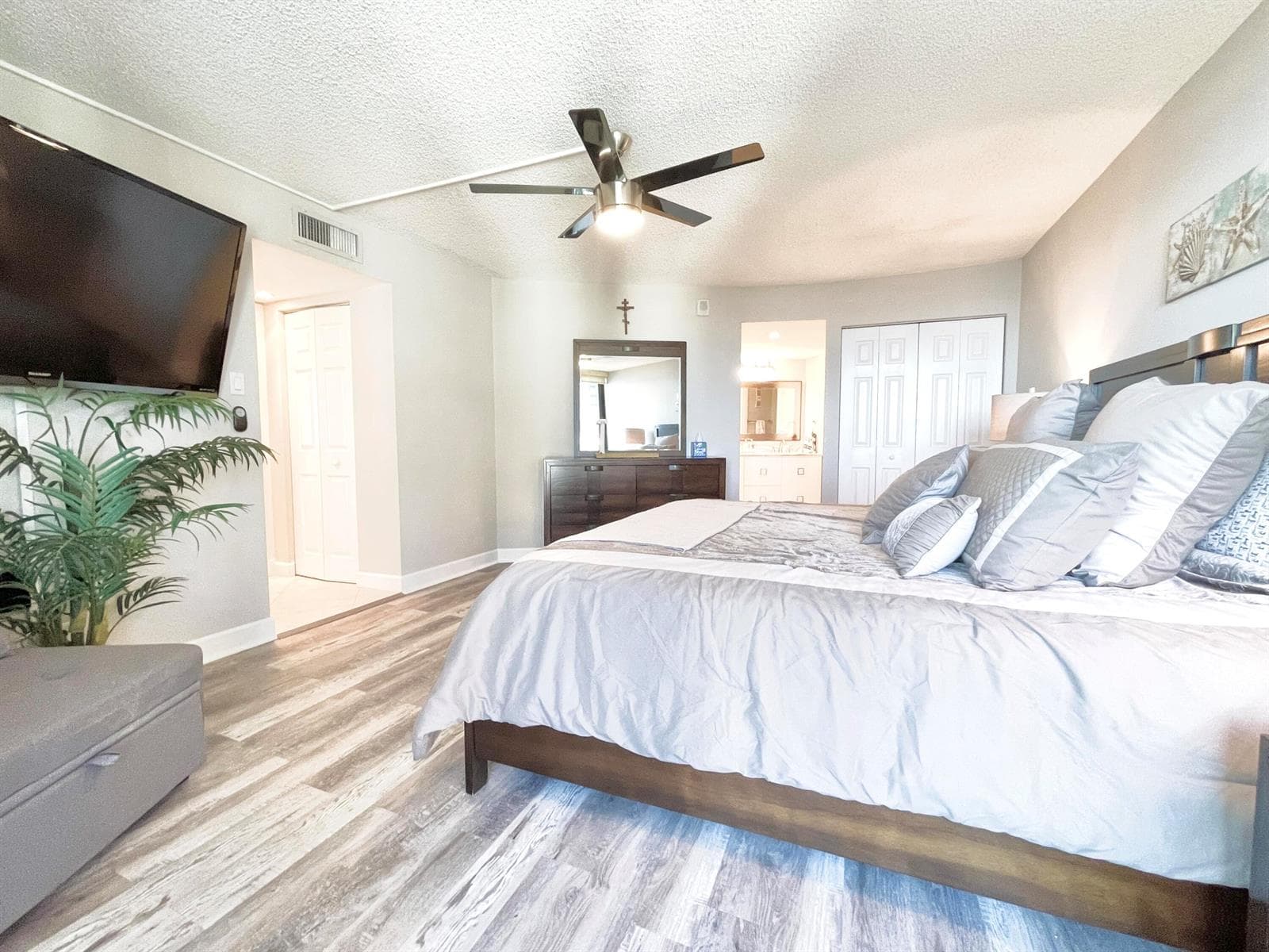 5420 N Ocean Drive 906 photo 17