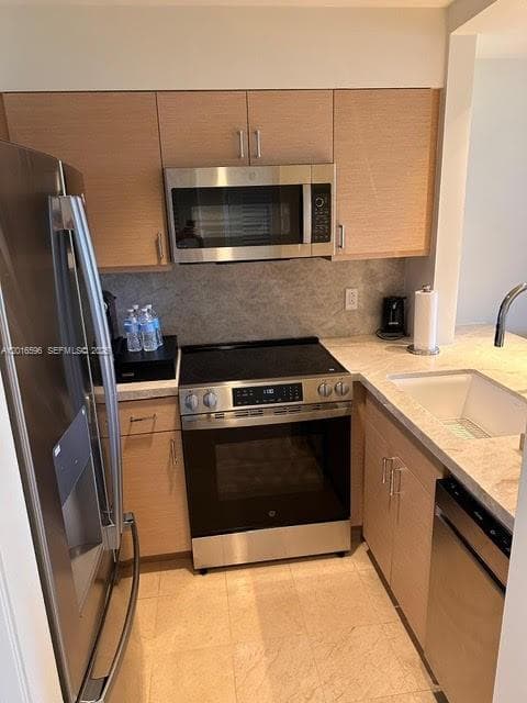 455 Grand Bay 618-19 photo 4