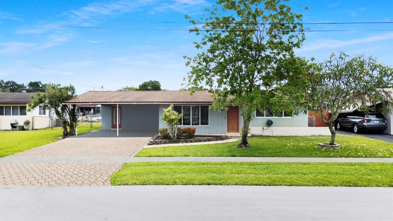 1340 SW 56th Avenue photo 2