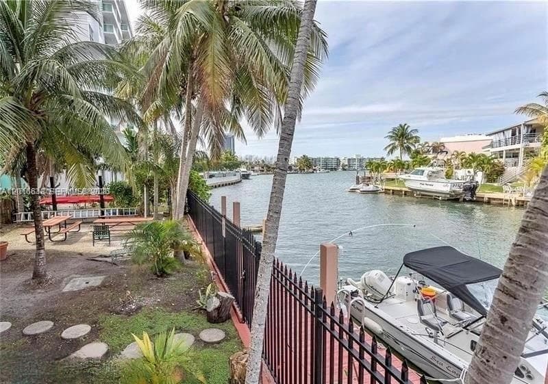 2903 Miami Beach Blvd 906 photo 6