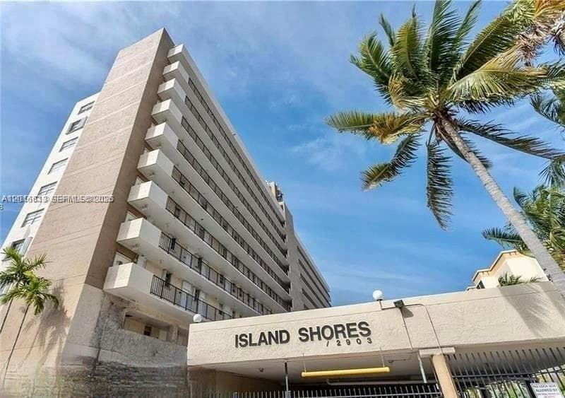 2903 Miami Beach Blvd 906 photo 1