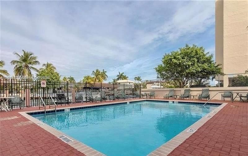 2903 Miami Beach Blvd 906 photo 5
