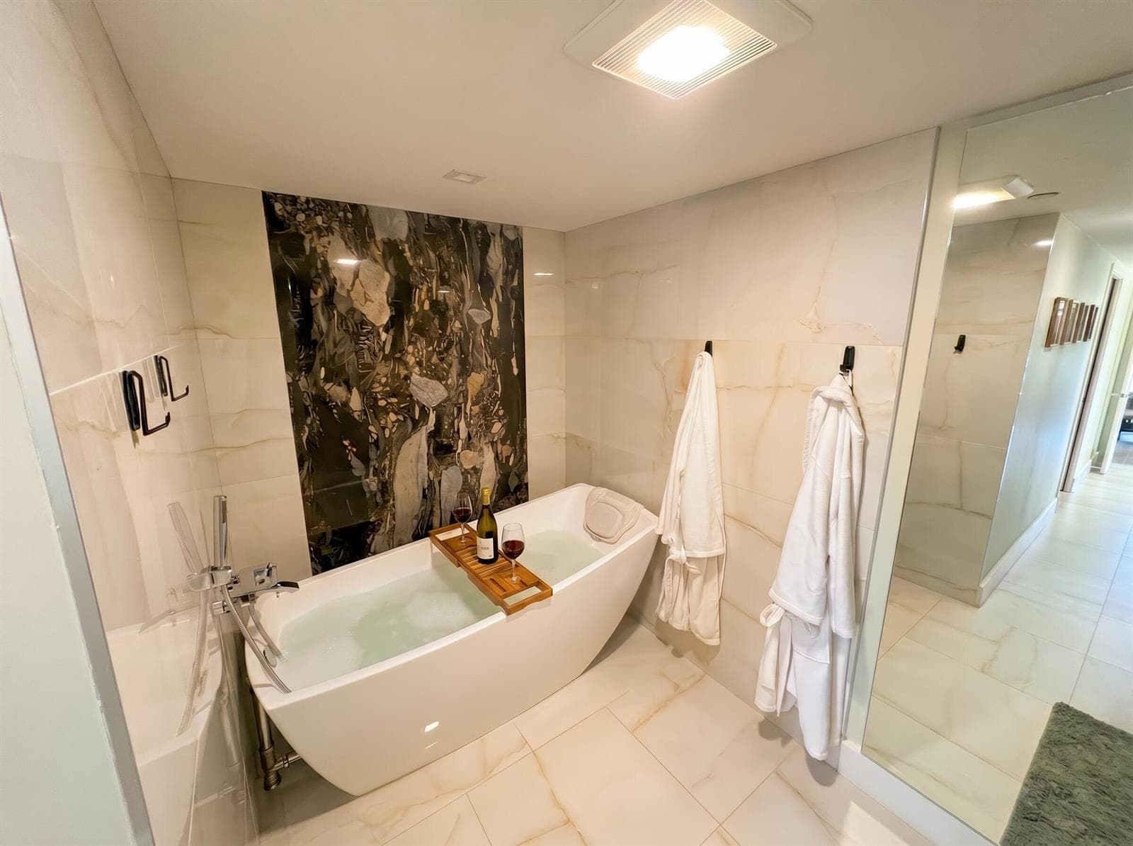 100 Lakeshore Drive T51 photo 5