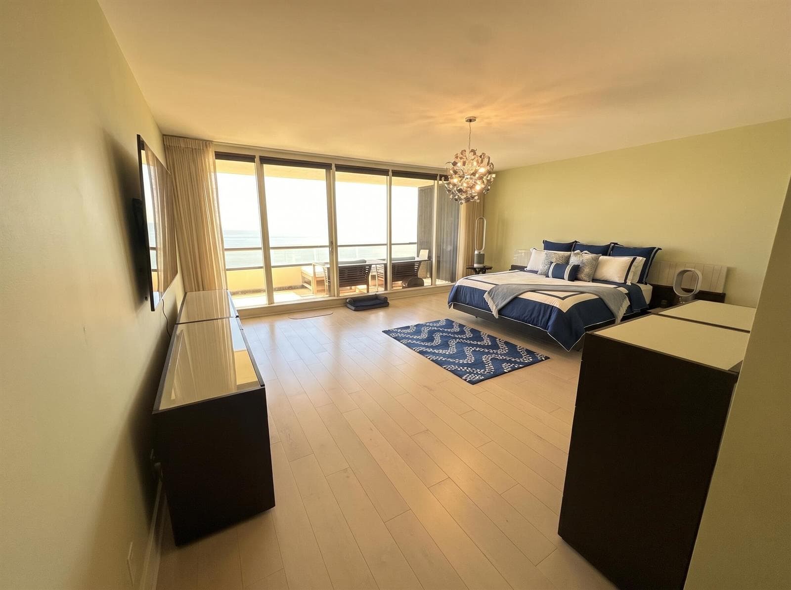 100 Lakeshore Drive T51 photo 11