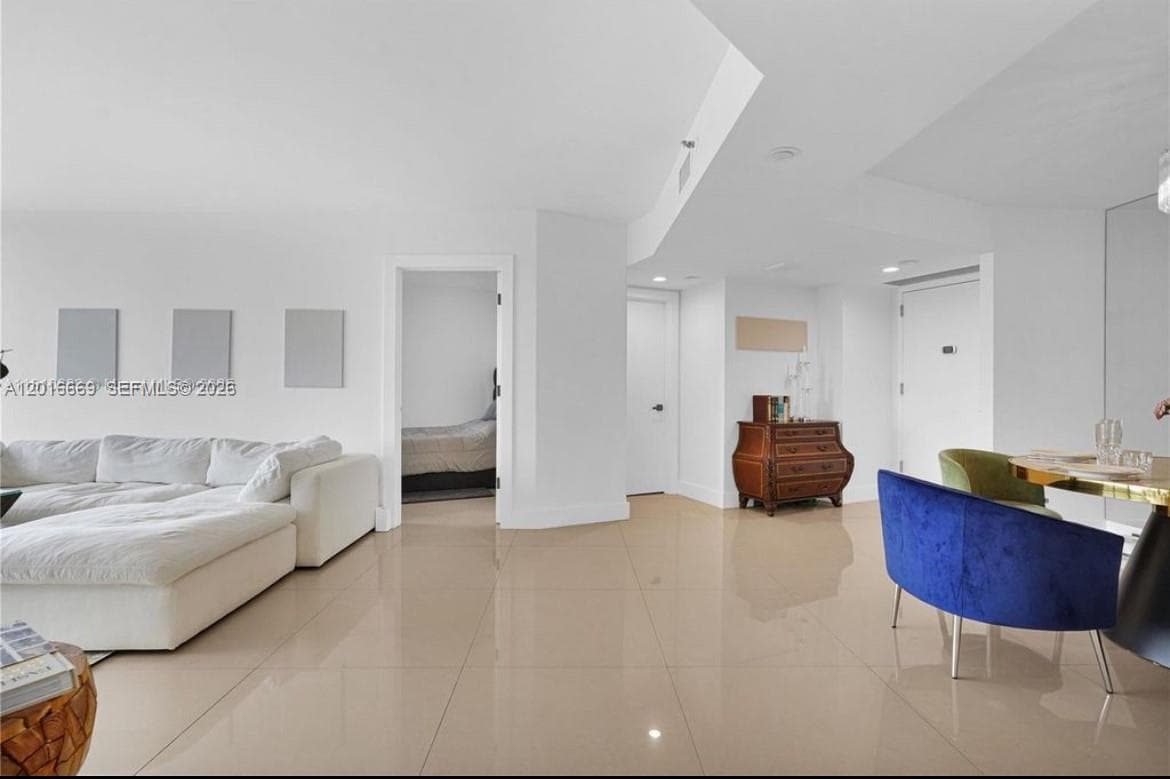 1000 Island Blvd 2508 photo 6