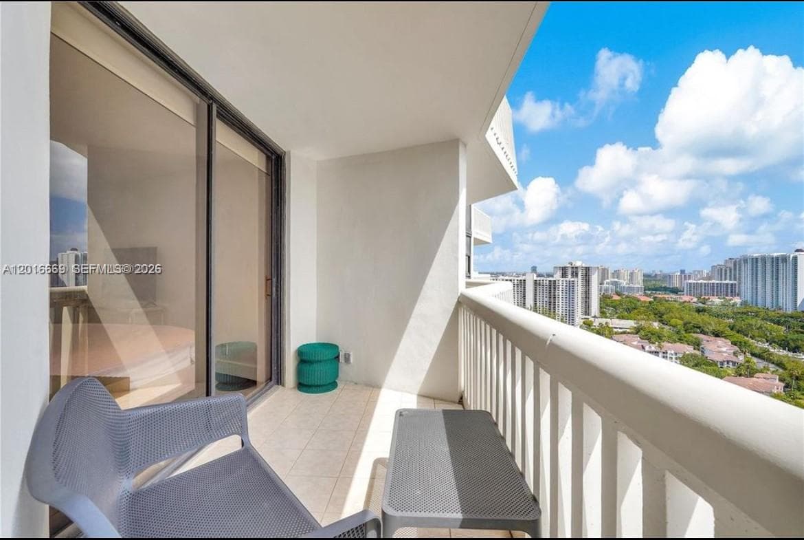 1000 Island Blvd 2508 photo 13