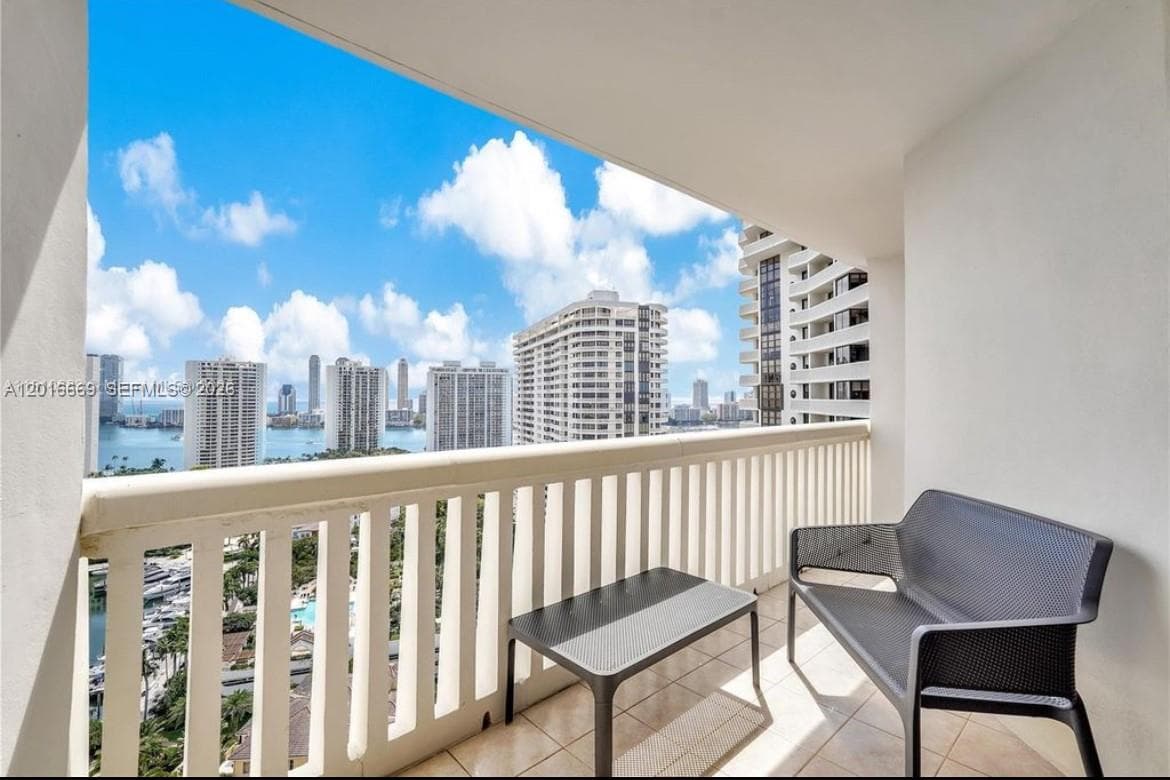 1000 Island Blvd 2508 photo 12